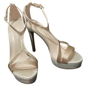 NEW $174 Pelle Moda Onora T-Strap Stiletto Sandals Heels - Size 8.5